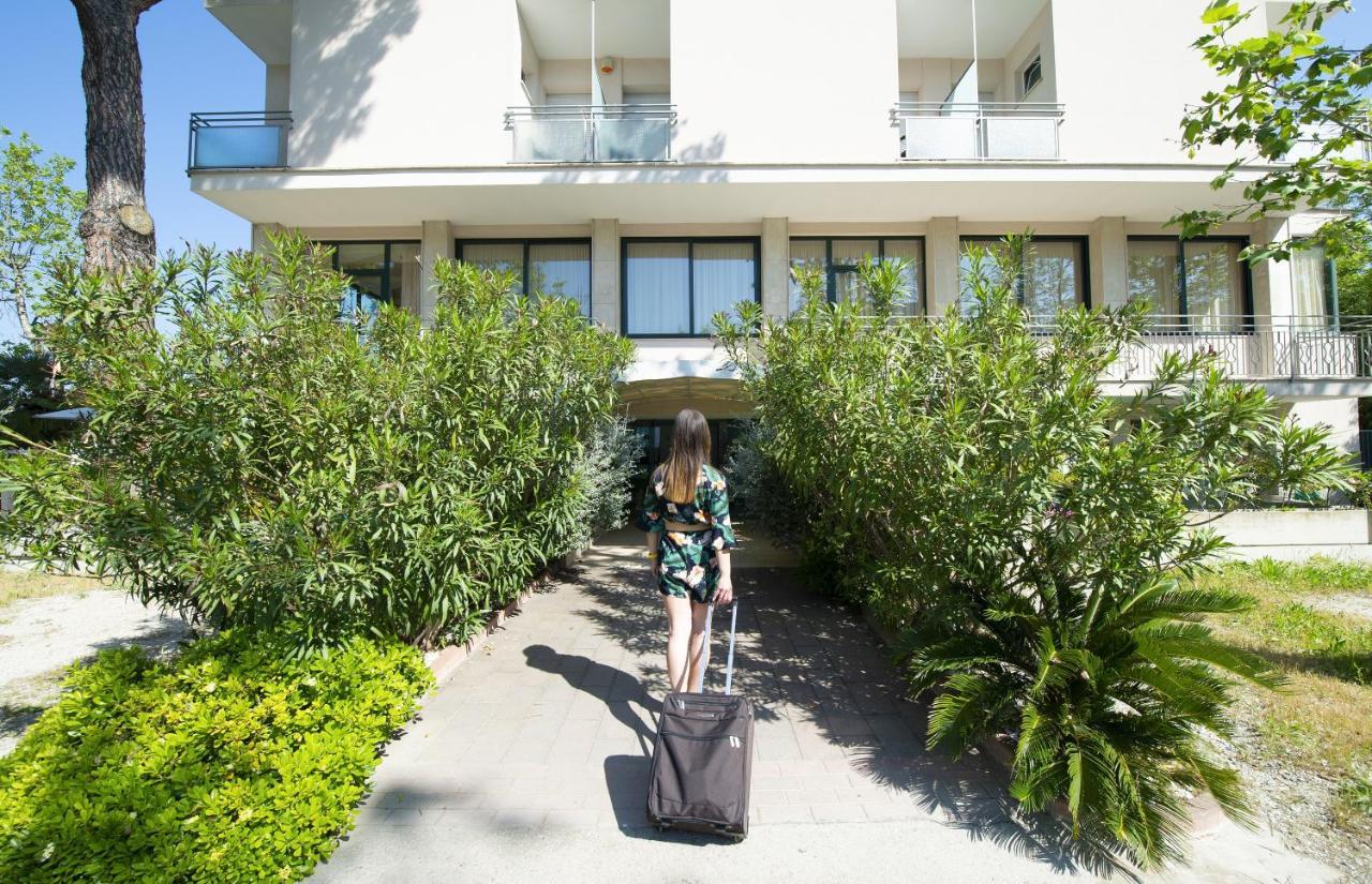 Hotel Baltic Cesenatico Eksteriør billede